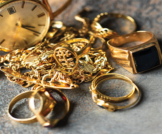 Anelli, collane e gioielli in oro da valutare